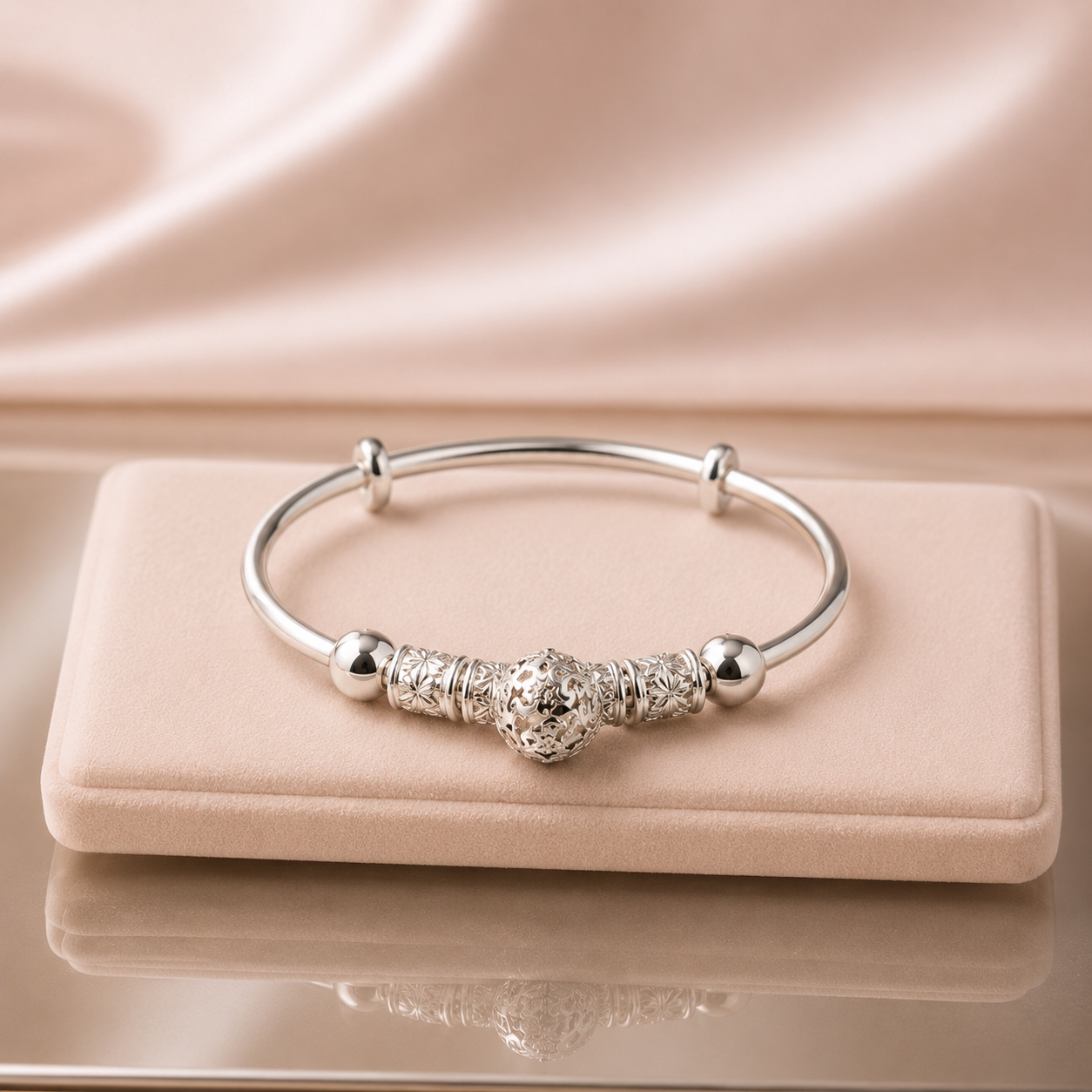 World: Bracciale Regolabile in Argento Sterling 925 con Ciondolo