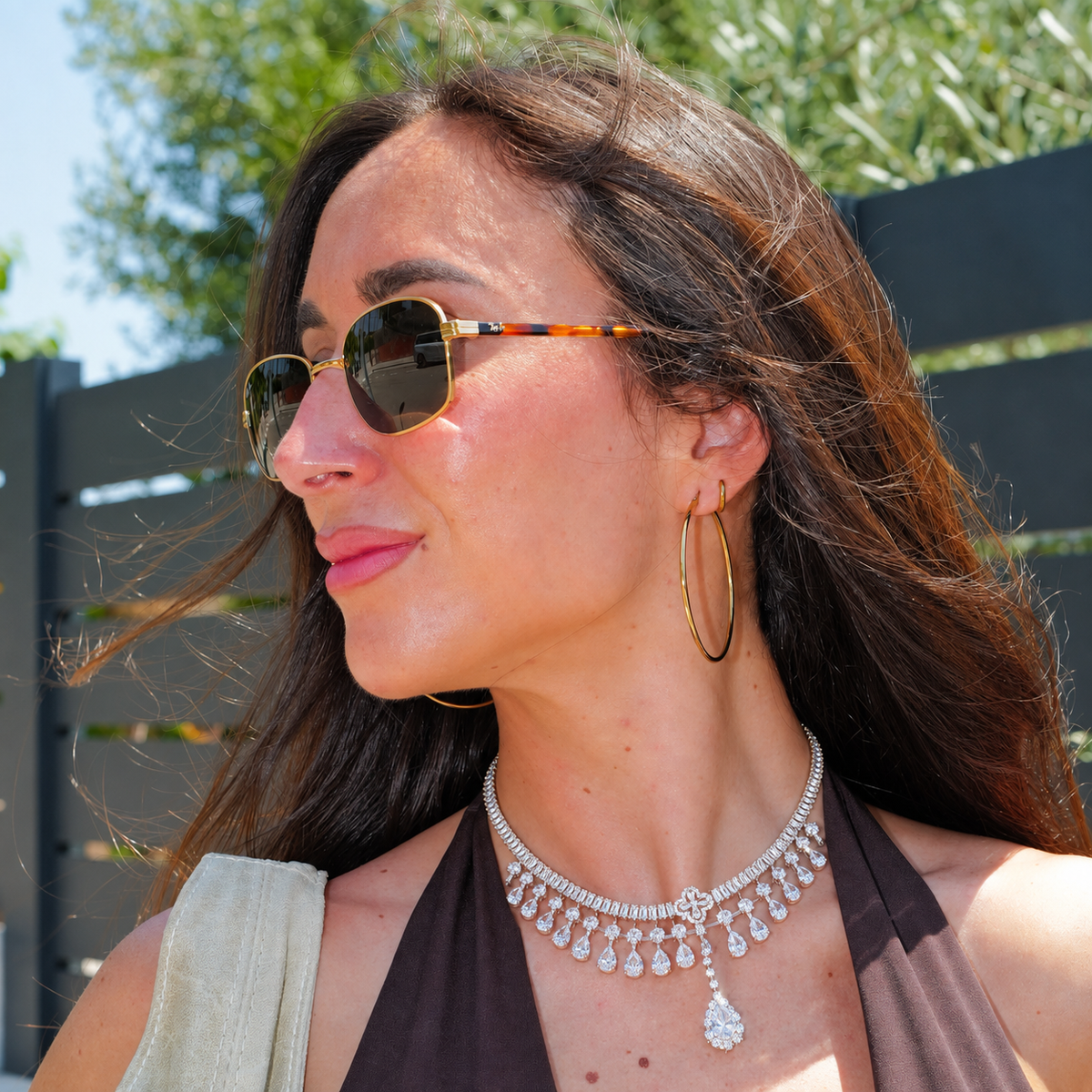 Collana con fiori di zirconi e ciondolo goccia d'acqua - elegante e raffinata